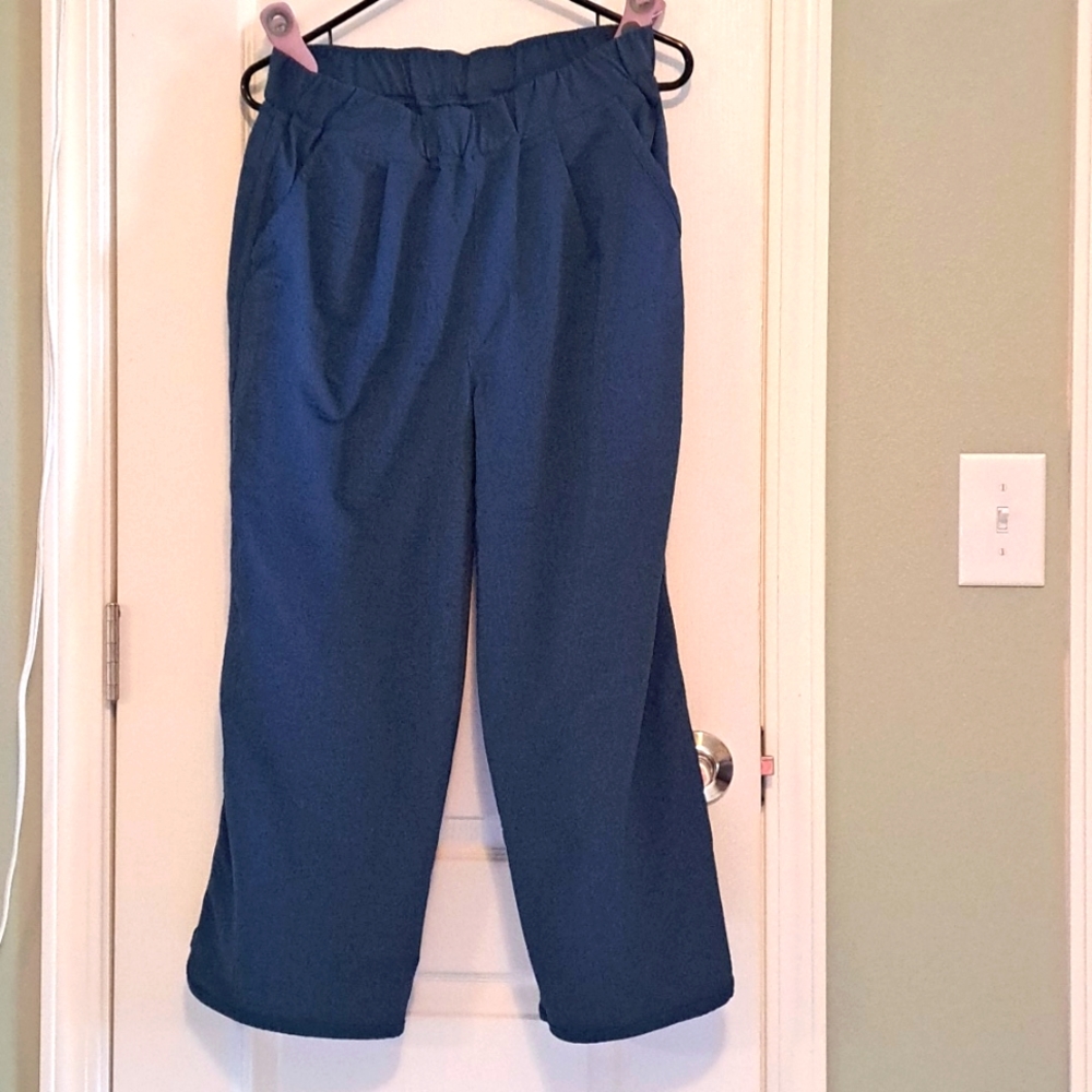 Title Nine slaycation pants size medium.